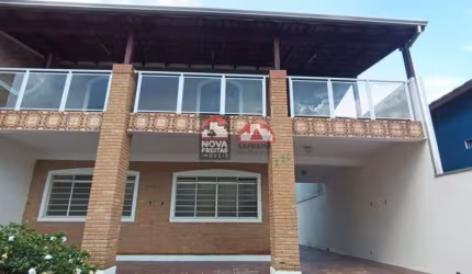 Casa Sobrado Padrão em Caraguatatuba