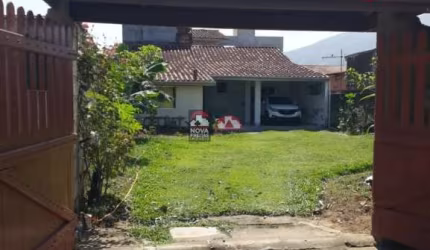 Casa Padrão em Caraguatatuba