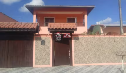 ESPAÇOSO SOBRADO PROXIMO AO CENTRO DE UBATUBA