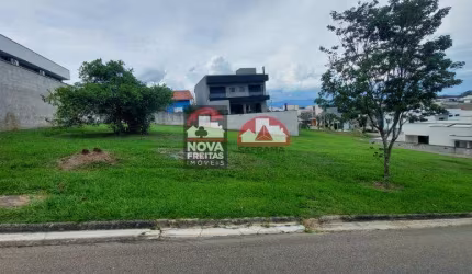 Terreno Padrão em Condomínio em Pindamonhangaba