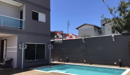 Casa Sobrado Padrão em Caraguatatuba