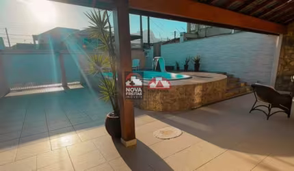 Sobrado à Venda no Indaiá!  Caraguatatuba-SP, com 3 Quartos, Piscina e Área Gourmet
