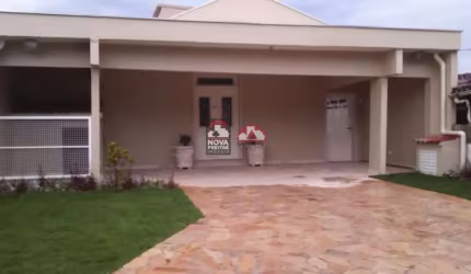 Casa com três dormitórios sendo com piscina, areá gourmet
