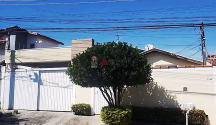 Casa com piscina no Campo Belo!
