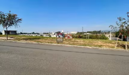 Terreno Padrão em Condomínio em Pindamonhangaba