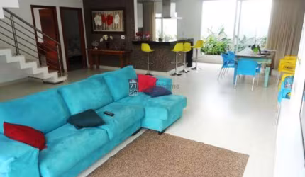Casa Sobrado Padrão em Caraguatatuba