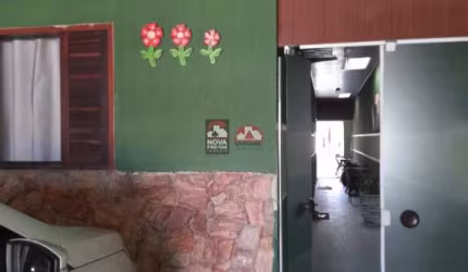 Casa com piscina no Laerte Assumpção