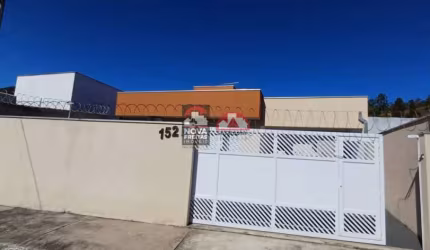 Ótima casa com três dormitórios sendo uma suite próximo a faculdade Modulo