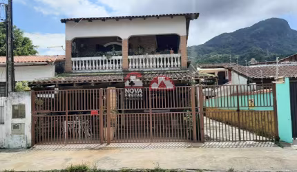 Casa Sobrado Padrão em Caraguatatuba