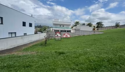 Terreno à Venda no Condomínio Reserva dos Lagos - Pindamonhangaba