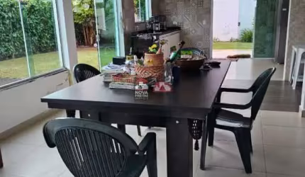 Excelente Sobrado a apenas 100 metros da melhor e mais bonita praia de Caraguatatuba!