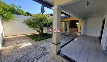 Casa linda em condomínio próximo ao Shopping Pátio Pinda!
