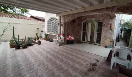 Casa Sobrado Padrão em São José dos Campos