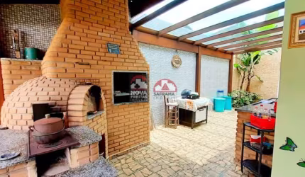 Encantadora Casa de Praia com jardim, lazer, piscina, e Sustentabilidade e Conforto a 350m da Praia de Capricórnio