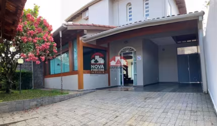 Casa Sobrado Padrão em Caraguatatuba