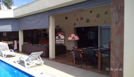 Casa Sobrado Padrão em Caraguatatuba