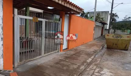 Casa Sobrado Padrão em Caraguatatuba