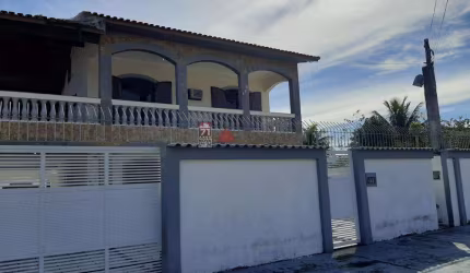 Casa Sobrado Padrão em Caraguatatuba