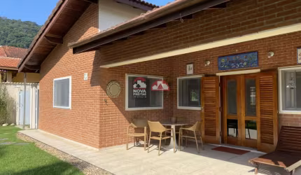 Casa de Praia com 4 dormitórios e casa de hospedes