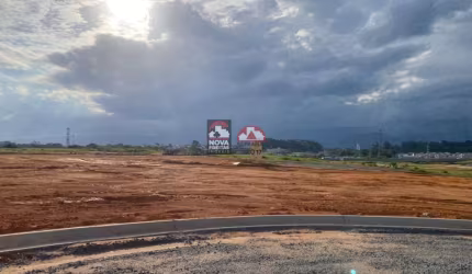 Terreno Padrão em Condomínio em Pindamonhangaba