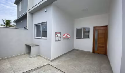 Casa com 2 suítes em rua pavimentada no Golfinho
