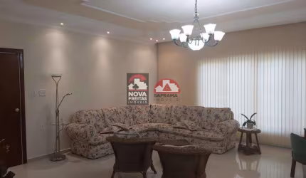 Casa Sobrado Padrão em Pindamonhangaba
