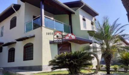 Casa Sobrado Padrão em Pindamonhangaba