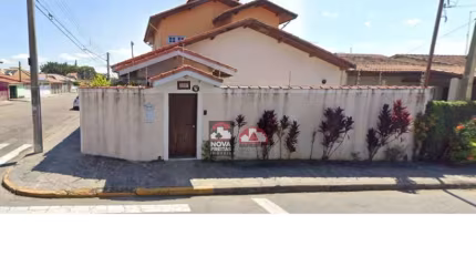 Casa Sobrado Padrão em Jacareí