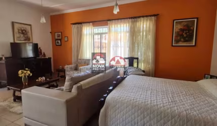 Casa Sobrado Padrão em Jacareí