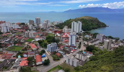 Apartamento de praia muito versátil, pode ser usado para moradia, veraneio ou investimento em locação temporada.