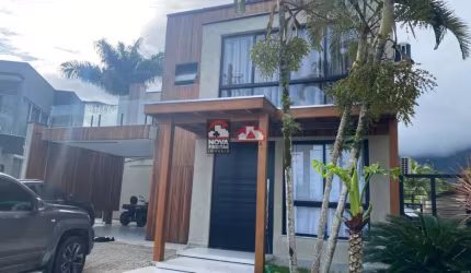 Casa Sobrado Condomínio em Caraguatatuba