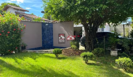 1060,00m² com 3 casas construídas em excelente localização no cento de Caraguá, área verde, seguro e familiar