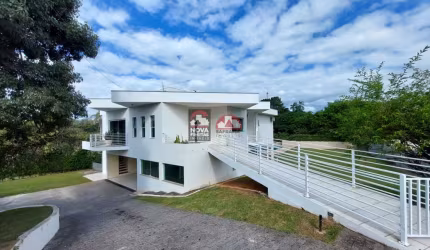 Ótima Residência à Venda no Village Paineiras!