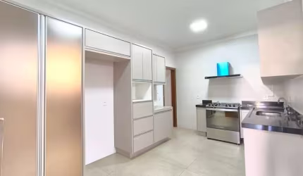 Casa de Alto Padrão para Locação – Condomínio Gaivota 1- Ac. caução