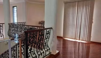 Sobrado com Quintal, Churrasqueira e 2 Dormitórios com Sacada – 365m² de Espaço