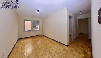 Amplo apartamento de dois dormitório no Menino Deus