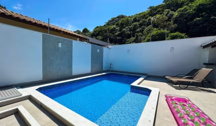 Casa com 3 suítes na praia COCANHA por R$1.200.000