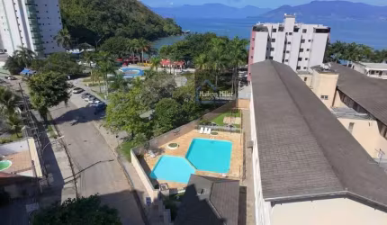 Apartamento á 50 metros da Prainha.