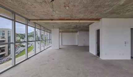 Sala Comercial com vista panorâmica no Conartes Tower!