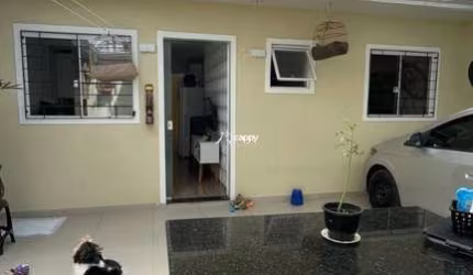 Casa com 2 quartos à venda na Mandaguari, 118, Guaraituba, Colombo por R$ 279.900