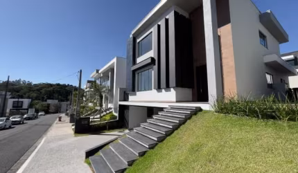 Casa em condomínio fechado com 4 quartos à venda no Itoupava Central, Blumenau  por R$ 2.400.000