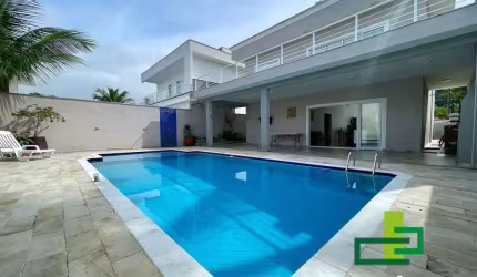 Temporada | Ampla Casa com Piscina no Condomínio Mar Verde.