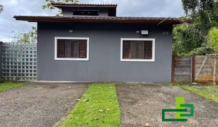 Venda | Charmosa Casa no Condomínio Mar Verde.