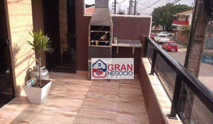 Sobrado com Piscina à venda em Curitiba