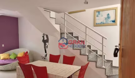 Sobrado mobiliado com piscina
