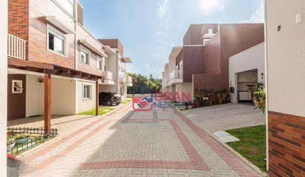 Amplo triplex condomínio fechado