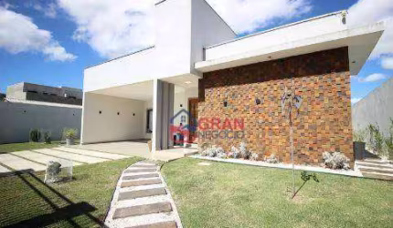 Casa ampla com quintal em Santa Felicidade