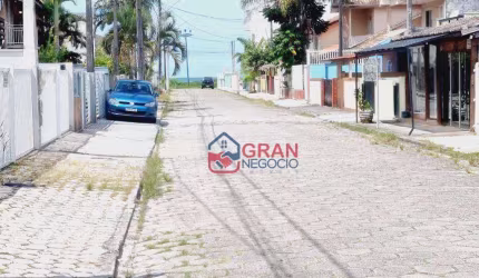 Casa em Matinhos - Com piscina - 50m da praia