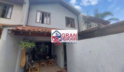 Sobrado à venda no bairro CIC / Vitória Régia