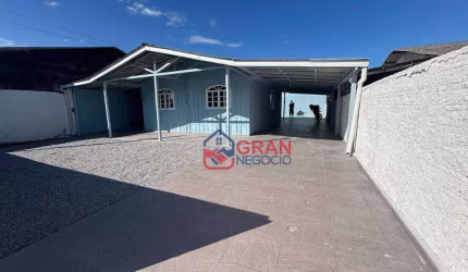 Casa com 3 quertos e piscina à venda em  Matinhos/Paraná